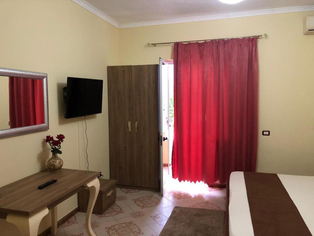 Vogli'S House Apartments & Rooms Durrës Buitenkant foto